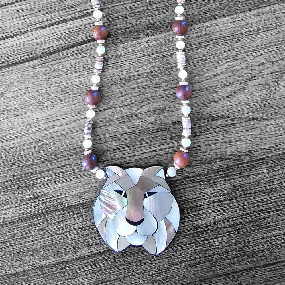 Beautiful vintage Lee Sands lion necklace 🦁